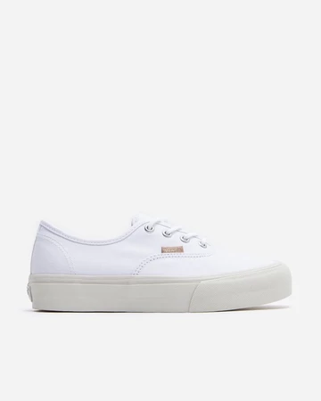 JJJJound Vans Vault True White Pack Authentic von der Seite