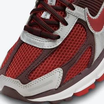 Nike Vomero 5 Mystic Red Detail Toebox