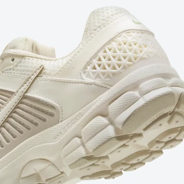Nike Vomero 5 Sail Light Bone Detail Ferse