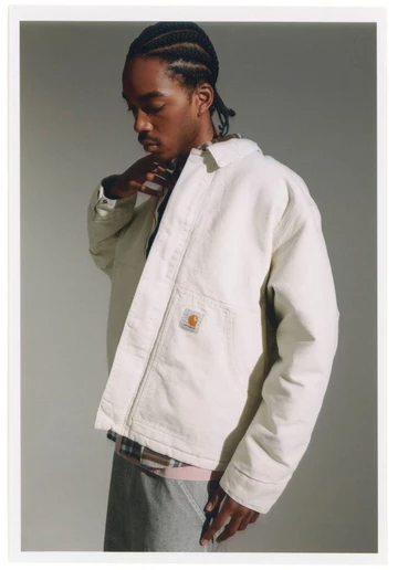 Carhartt Herbst Winter 2023 Kollektion Lookbook weiße Jacke