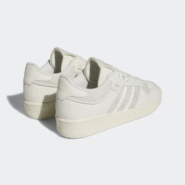 adidas Rivalry 86 Low Off White schräg von hinten