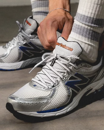 New Balance 860 Silver Royal Detail Motion