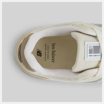 New Balance 990v4 Cream