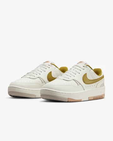 Nike Gamma Force Light Orewood Brown schräg