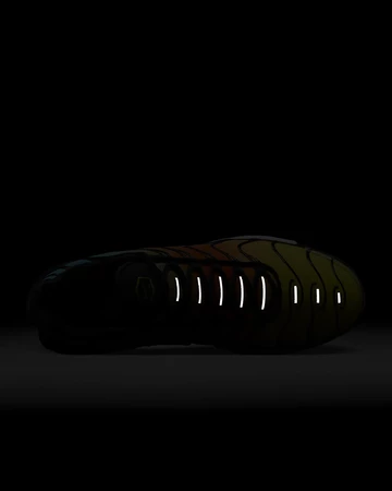 Air Max Plus Tropical Gradient Mood glow in the dark