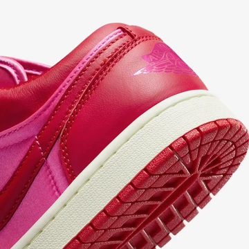Jordan 1 Low Pink Blast details ferse