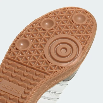 Details der charakteristischen Sohle des adidas Samba White Crystal Made in Italy