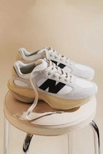 New Balance Warped Runner Sea Salt Paar Motion