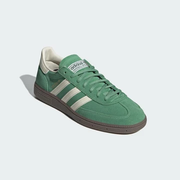 adidas Handball Spezial Preloved Green seitlich von Vorne