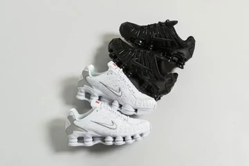 Nike Shox TL Triple Black sohle beide colourways