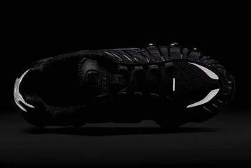 Nike Shox TL Triple Black Silver im Dunklen mit 3M