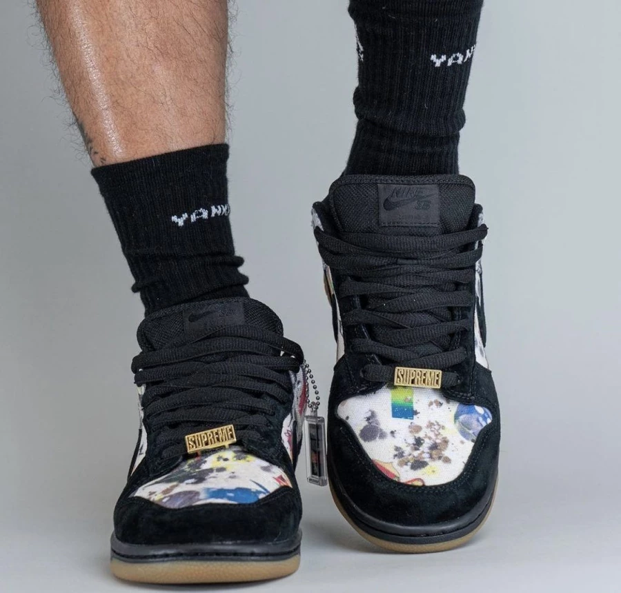 supreme-nike-sb-dunk-low-
