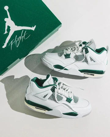 Jordan 4 Oxidized Green Lookbook von Oben