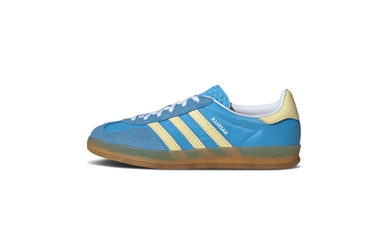 Die adidas Gazelle Indoor Blue Burst Yellow von außen