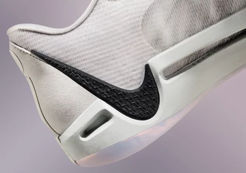 Lookbook Bilder von dem neuen Nike Sabrina 1 Ionic - Hochkant Swoosh Ferse