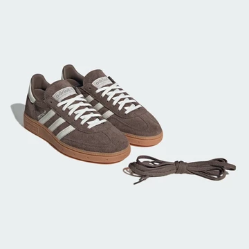 Der adidas Handball Spezial Earth Strata mit extra Schnürsenkel