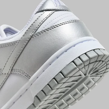 Dunk Low Metallic Silver Ferse