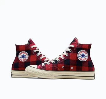 Converse Chuck 70 High Upcycled Red Paar von der Seite