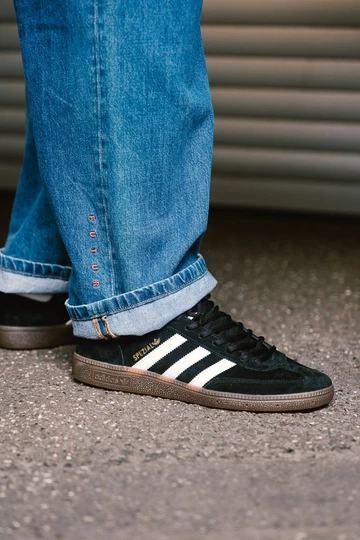 adidas Handball Spezial Core Black der schuh mit details