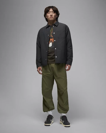 Jordan 4 RM Black Sail am Model