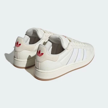 adidas Campus 00s Hemp White beide Schuhe von Hinten mit rotem adidas Logo