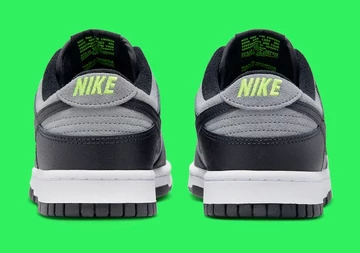 Dunk Low Mini Swoosh Black Suede von hinten