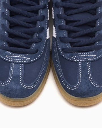 Sporty & Rich x adidas Handball Spezial White Stitches Blau Paar Zehen Details