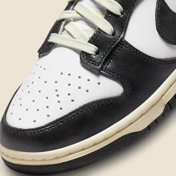 Dunk Low Vintage Panda toe box