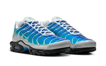 One Block Down x Air Max Plus Reverse Pack schräg frontal