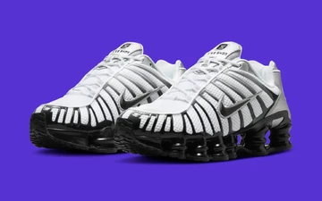 Nike Shox TL Black Metallic Silver Paar seitlich