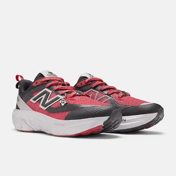 New Balance x Ganni Fresh Foam Trainer Racing Red Paar seitlich