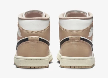 Jordan 1 Mid Sail Desert von hinten