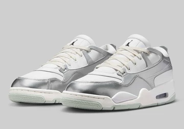 Jordan 4 RM Chrome schräg