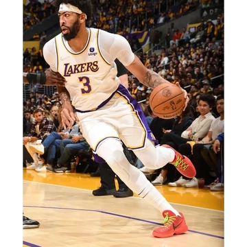 Nike Kobe 6 Reverse Grinch auf dem Court