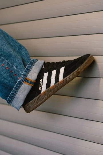 adidas Handball Spezial Core Black der schuh mit details