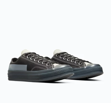 A COLD WALL Converse Chuck 70 Low Silver Birch Paar