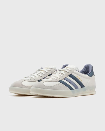Die adidas Gazelle Indoor Preloved Lilac von schräg außen