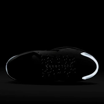 Nike P-6000 Sea Glass im dunkeln