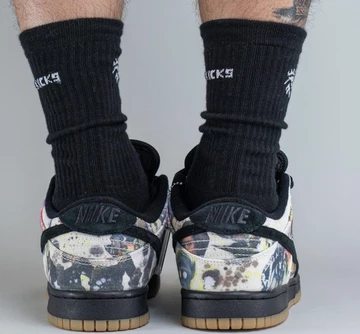 Supreme Nike SB Dunk Low Rammellzee - On Feet Ferse