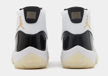 Jordan 11 DMP in der Hand von hinten