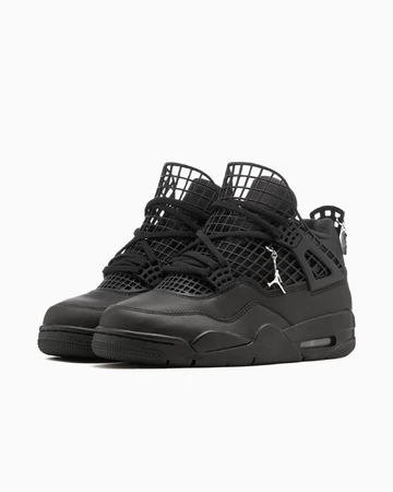 Jordan 4 NET Black Paar schräg seitlich