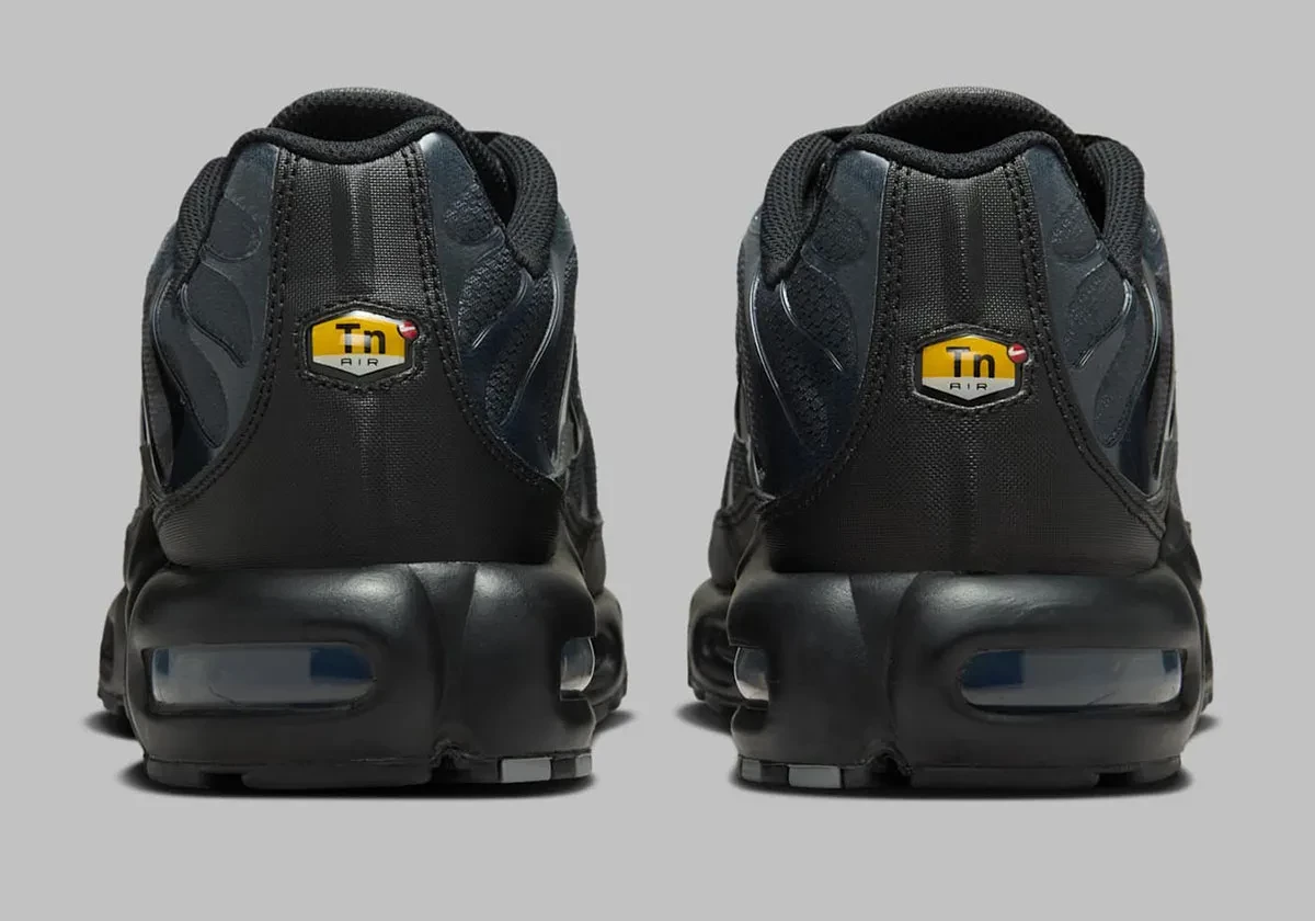 Nike Air Max Plus ブラック 10 2024年 7/1 発売】NIKE AIR MAX PLUS DRIFT “Triple Black