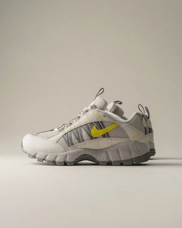 Nike Air Humara High Voltage - Paar von der Seite