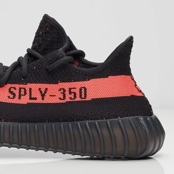 adidas Yeezy Boost 350v2 Core Black Red Detail Ferse