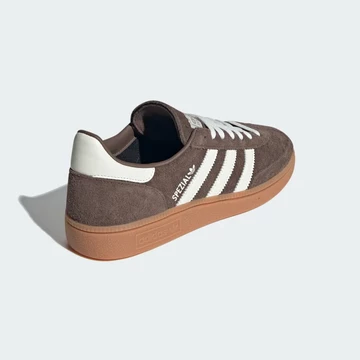 Der adidas Handball Spezial Earth Strata von hinten