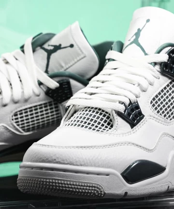 Jordan 4 Oxidized Green Detail Motion