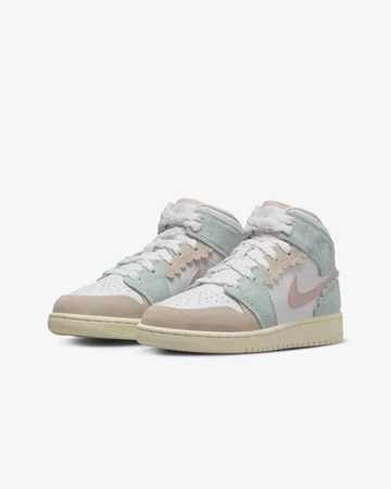 Jordan 1 Mid GS Guava Ice schräg
