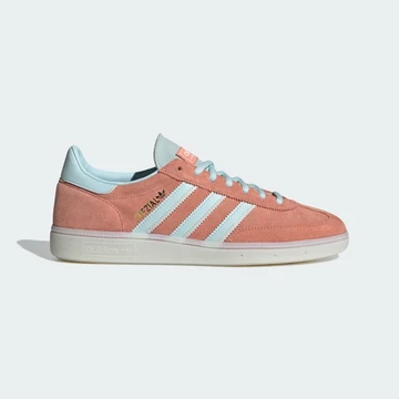 Der adidas Handball Spezial Wonder Clay Almost Blue von außen