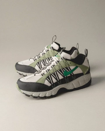 Nike Air Humara Oil Green - Paar von der Seite