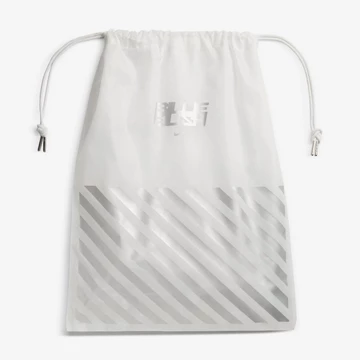 Billie Eilish Air Alpha Force 88 Black White Beutel in weiß mit Billie Eilish Logo